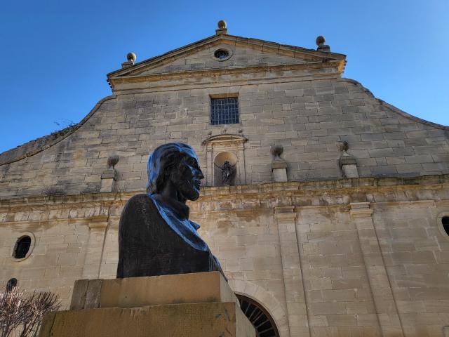 Busto de César Borgia delante del Convento de San Francisco Busto de César Borgia delante del Convento de San Francisco